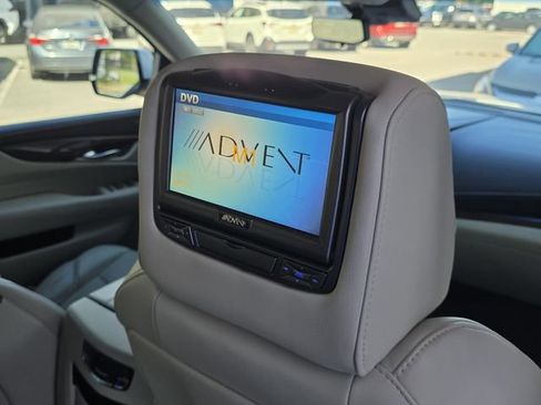 Used 2019 Cadillac Escalade Luxury RWD image 12