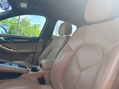 Used 2019 Porsche Macan AWD/4WD image 5
