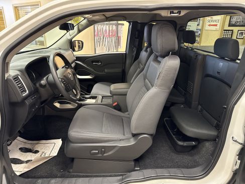 Used 2024 Nissan Frontier SV w/ Technology Package image 6