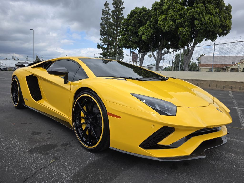 Used 2018 Lamborghini Aventador S AWD/4WD image 5