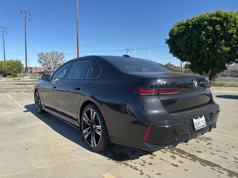 Used 2025 BMW i7 xDrive60 w/ Executive Package image 3