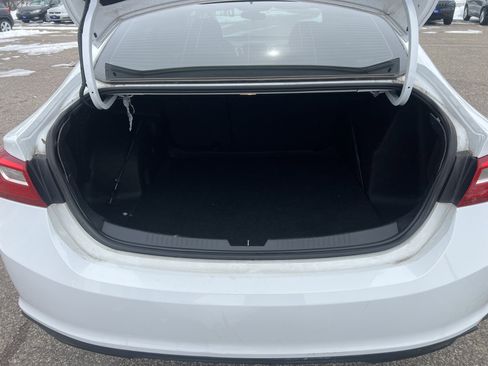 Used 2017 Chevrolet Malibu LT image 10