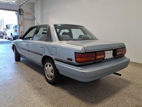 Used 1991 Toyota Camry Deluxe FWD image 6