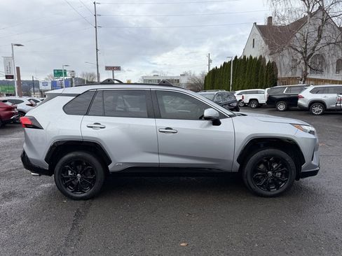 Used 2023 Toyota RAV4 SE image 12