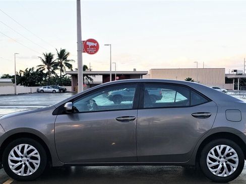 Used 2018 Toyota Corolla LE FWD image 2