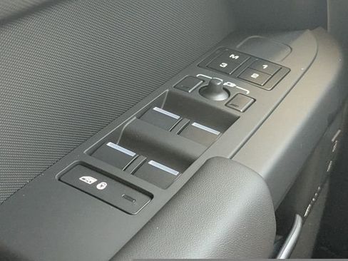 Used 2026 Land Rover Defender 110 X-Dynamic SE image 25