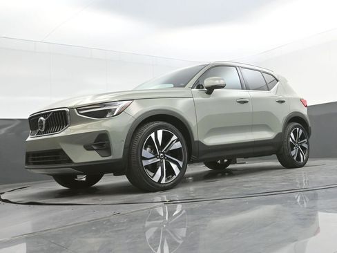 Certified 2023 Volvo XC40 B5 Plus w/ Driver Assist Package image 31
