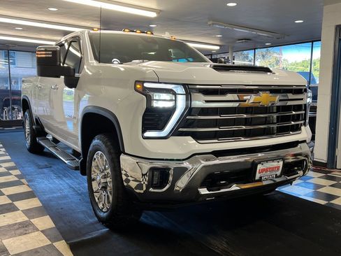 Used 2025 Chevrolet Silverado 2500 LTZ AWD/4WD image 1