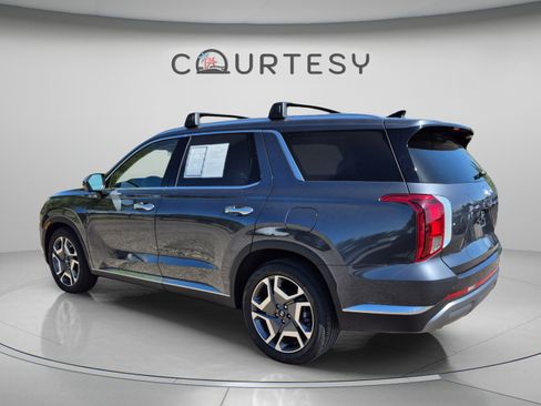 Certified 2024 Hyundai Palisade Limited FWD image 3