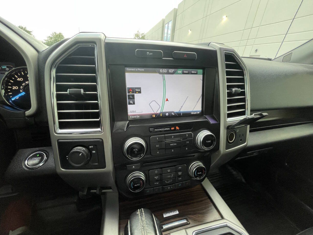 Used 2015 Ford F150 Lariat w/ Equipment Group 502A Luxury RWD image 22