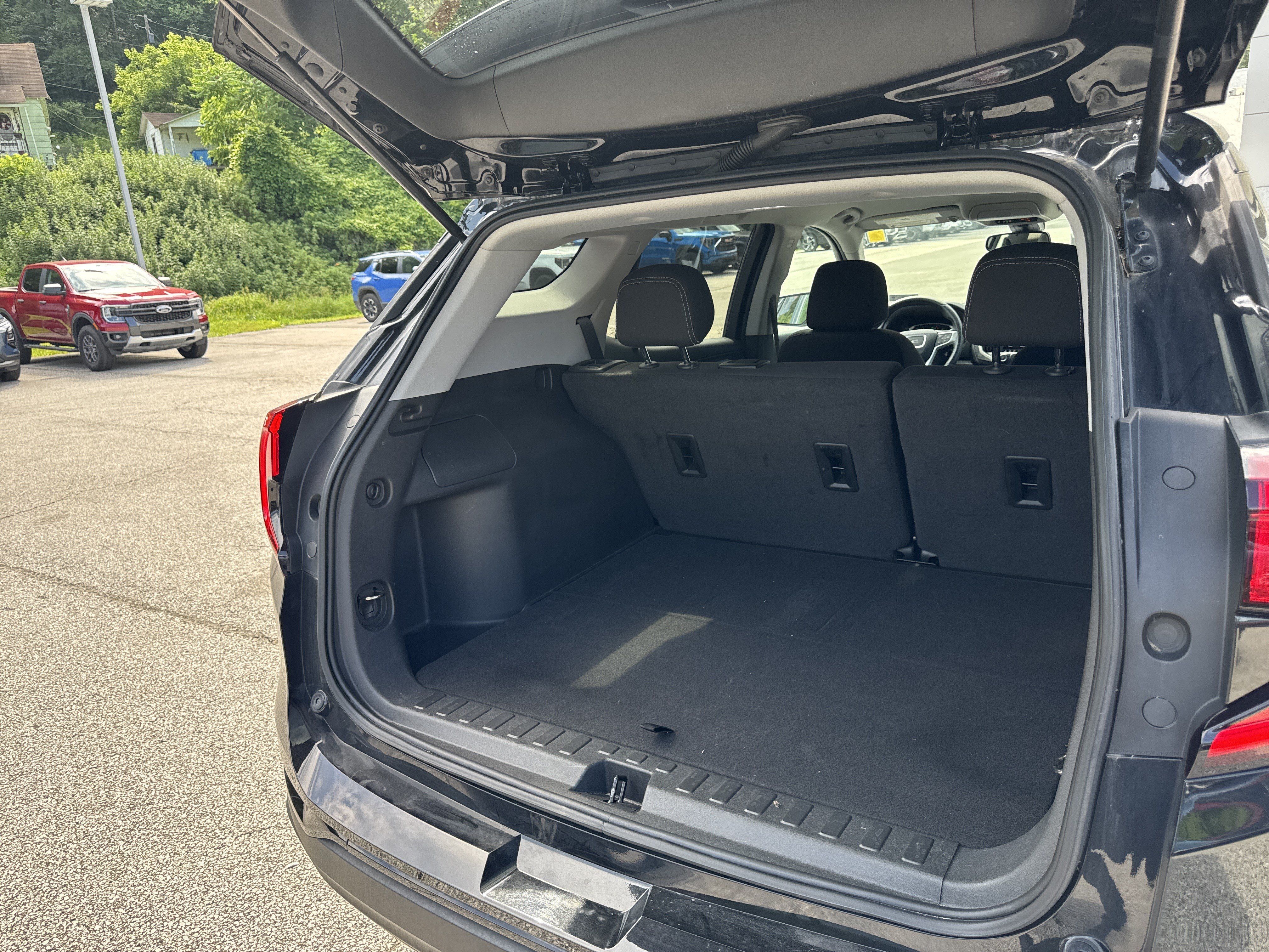 Used 2023 GMC Terrain SLE w/ Driver Convenience Package AWD/4WD image 18