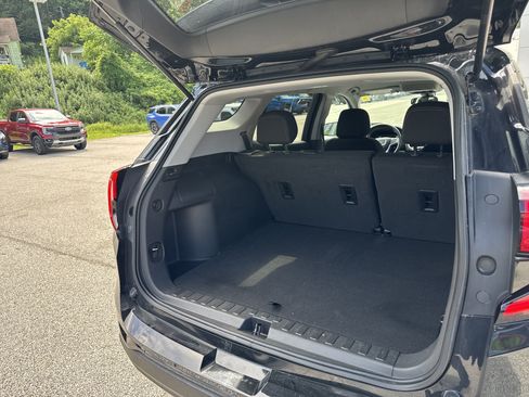 Used 2023 GMC Terrain SLE w/ Driver Convenience Package AWD/4WD image 18