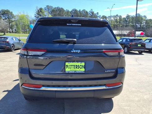 Used 2022 Jeep Grand Cherokee Limited w/ Luxury Tech Group II image 3