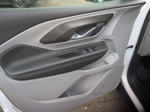 Used 2022 GMC Terrain SLE w/ Driver Convenience Package image 17