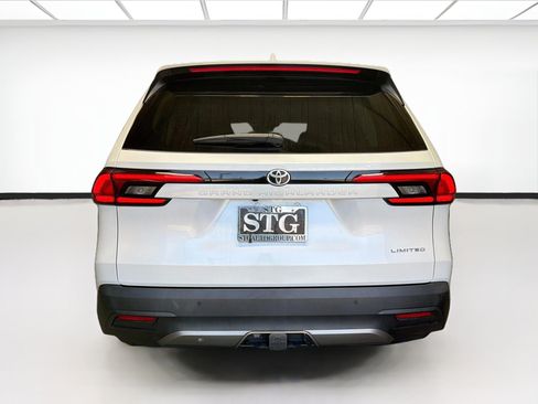 Used 2024 Toyota Grand Highlander FWD image 5