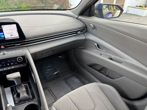 Used 2024 Hyundai Elantra SEL image 31