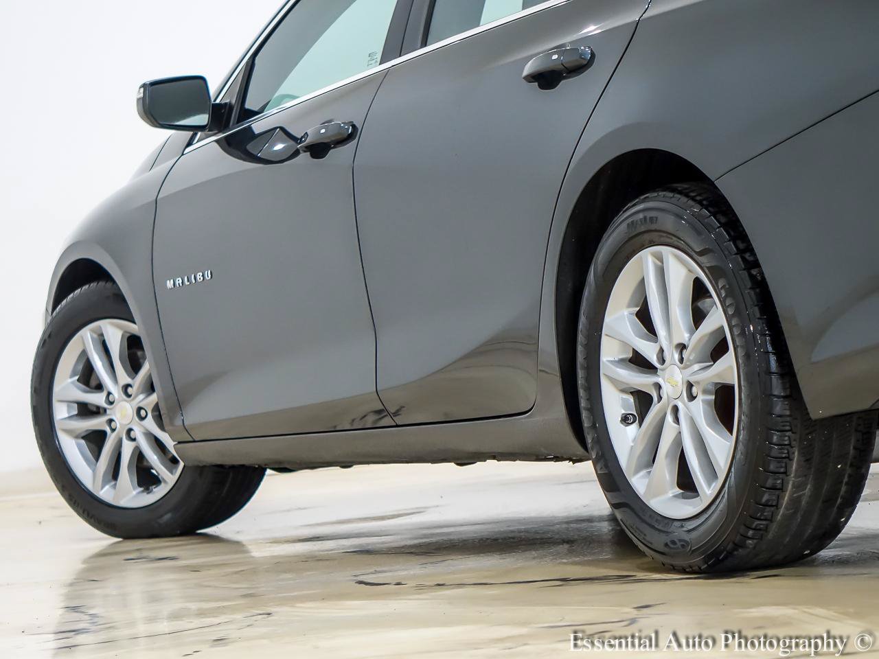 Used 2017 Chevrolet Malibu LT FWD image 11