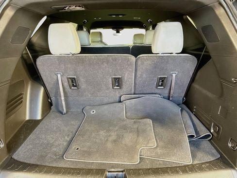 Used 2023 Chevrolet Traverse LS FWD image 27