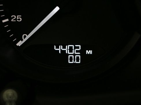 Certified 2025 Porsche Macan image 8