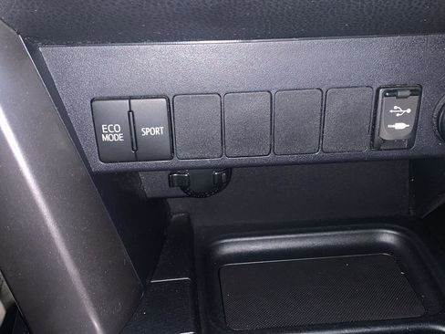 Used 2018 Toyota RAV4 XLE image 8