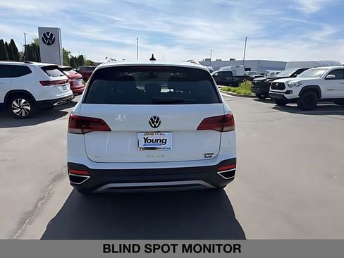 Used 2023 Volkswagen Taos SE w/ Panoramic Sunroof Package AWD/4WD image 5