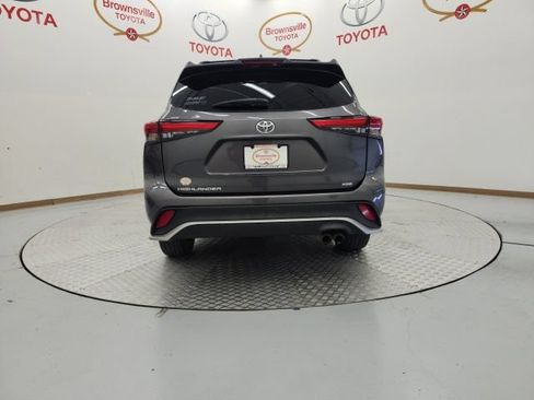 Used 2023 Toyota Highlander XSE FWD image 7