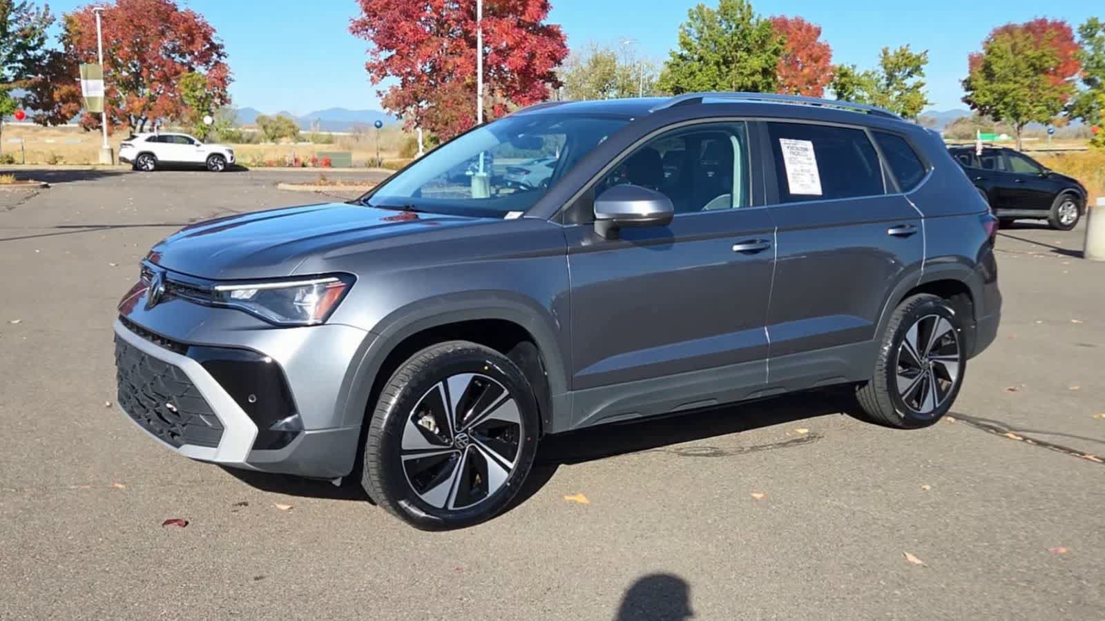 Used 2025 Volkswagen Taos SE AWD/4WD image 4