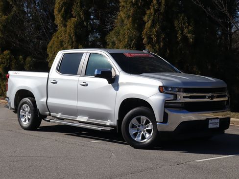 Used 2020 Chevrolet Silverado 1500 LT image 2