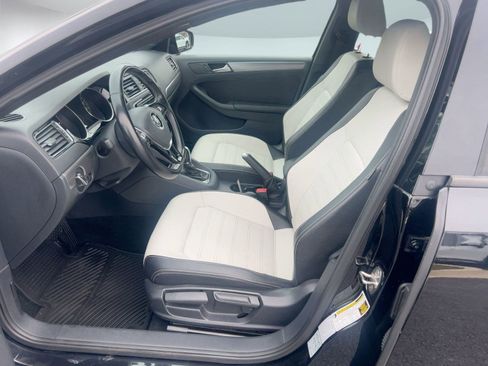 Used 2016 Volkswagen Jetta Sport image 5