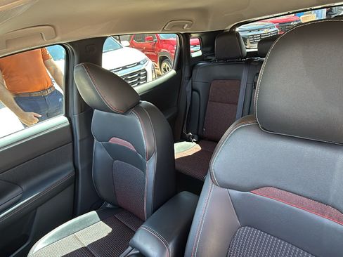 Used 2025 Nissan Kicks SR AWD/4WD image 8