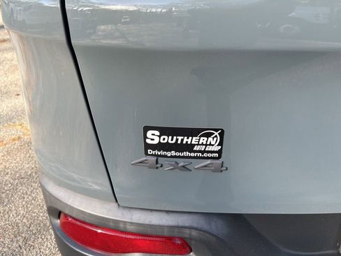 Used 2015 Jeep Cherokee Trailhawk w/ Comfort/Convenience Group image 11