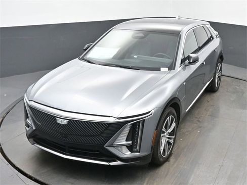 Used 2024 Cadillac Lyriq Luxury w/ LPO, Floor Liner Package image 38