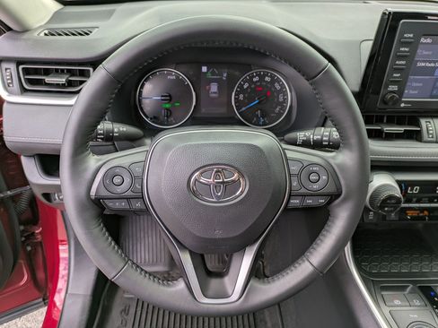 Used 2022 Toyota RAV4 XLE Premium image 9