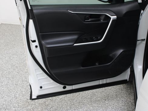 Used 2020 Toyota RAV4 LE FWD image 12