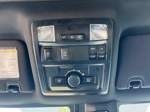 Used 2019 Toyota Tacoma TRD Off-Road AWD/4WD image 29