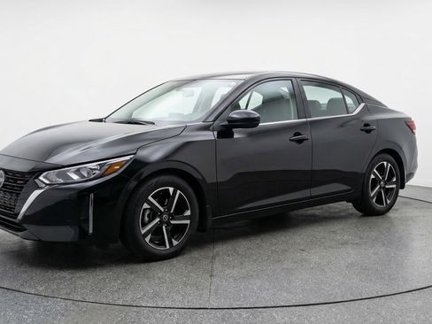 Used 2025 Nissan Sentra SV image 3