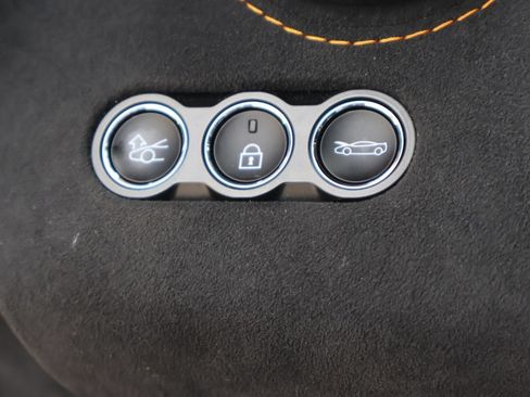 Used 2025 McLaren 750S Spider RWD image 21