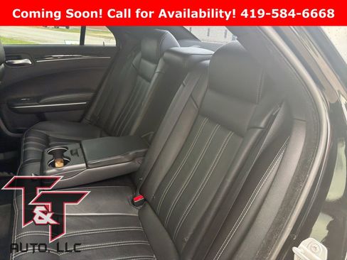 Used 2018 Chrysler 300 S w/ 300S Premium Group image 6