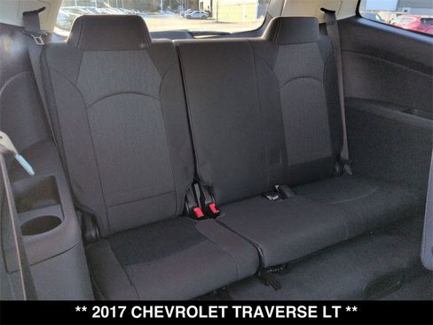 Used 2017 Chevrolet Traverse LT image 4