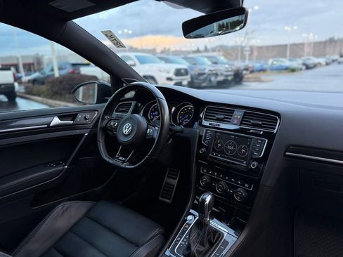 Used 2017 Volkswagen Golf R 4-Door image 20