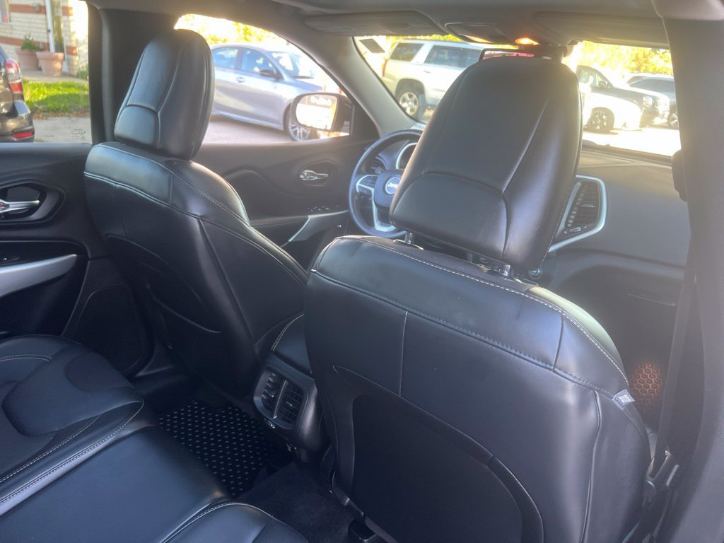 Used 2018 Jeep Cherokee Latitude Plus w/ Comfort/Convenience Group AWD/4WD image 16