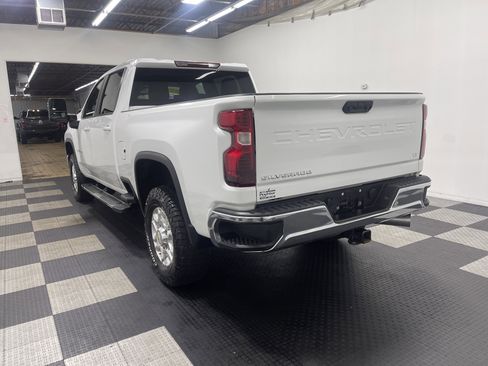 Used 2024 Chevrolet Silverado 2500 LT image 2