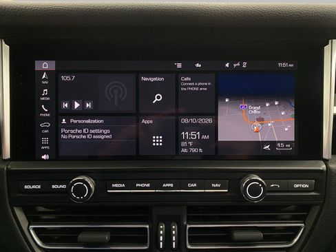 Used 2021 Porsche Macan AWD/4WD image 25