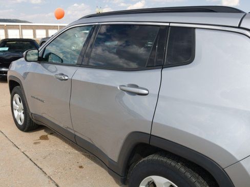 Used 2019 Jeep Compass Latitude w/ Cold Weather Group AWD/4WD image 8