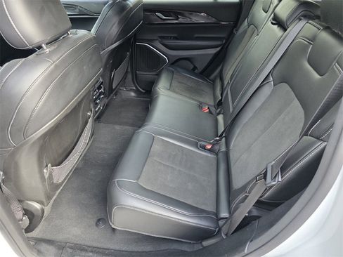 Used 2022 Jeep Grand Cherokee Altitude image 14