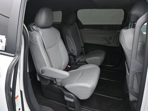 Used 2024 Toyota Sienna XLE w/ XLE Plus Package AWD/4WD image 26