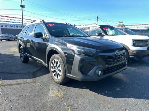 Used 2023 Subaru Outback Premium AWD/4WD image 1