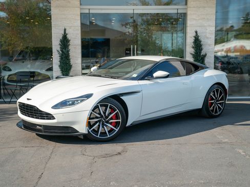 Used 2021 Aston Martin DB11 V8 image 34