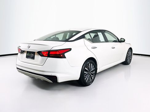 Used 2025 Nissan Altima 2.5 SV FWD image 9