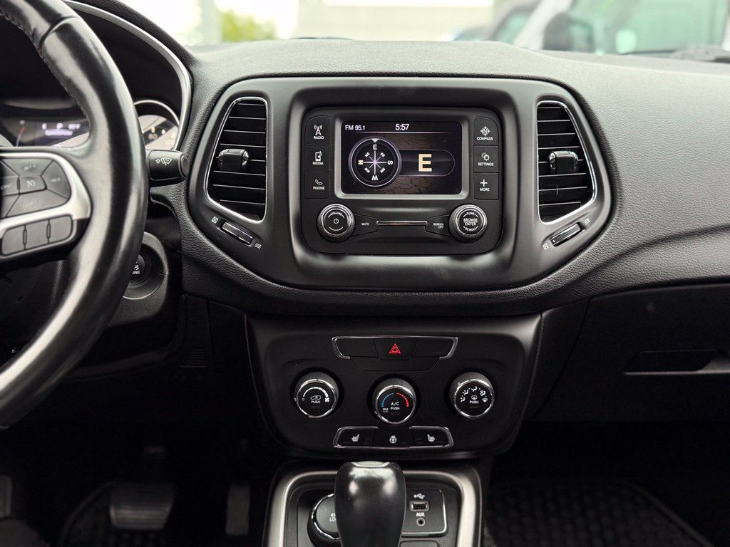 Used 2018 Jeep Compass Latitude w/ Cold Weather Group AWD/4WD image 16